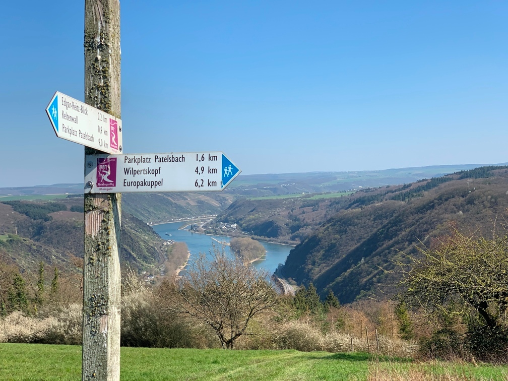 Das Foto zeigt das Schild der Traumschleife.