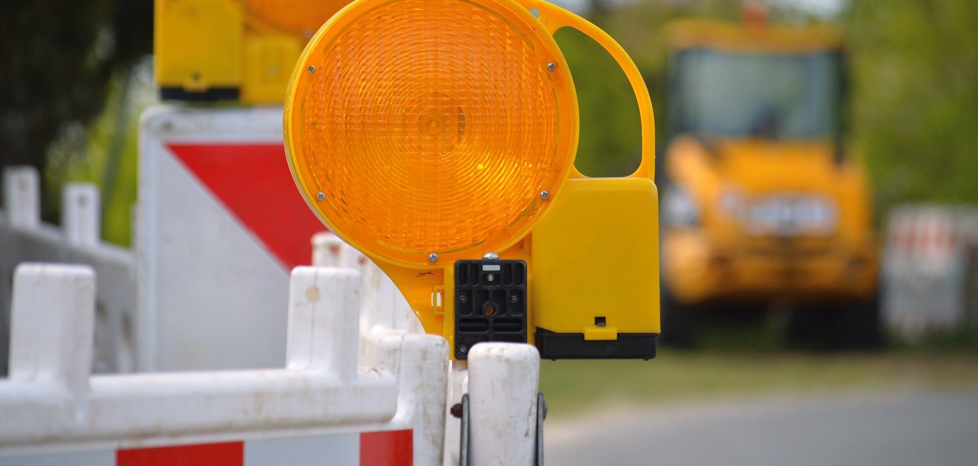 Das Industriegebiet Hellerwald ist in der Zeit der Vollsperrung nur über die Zufahrt der L 210 anfahrbar. 