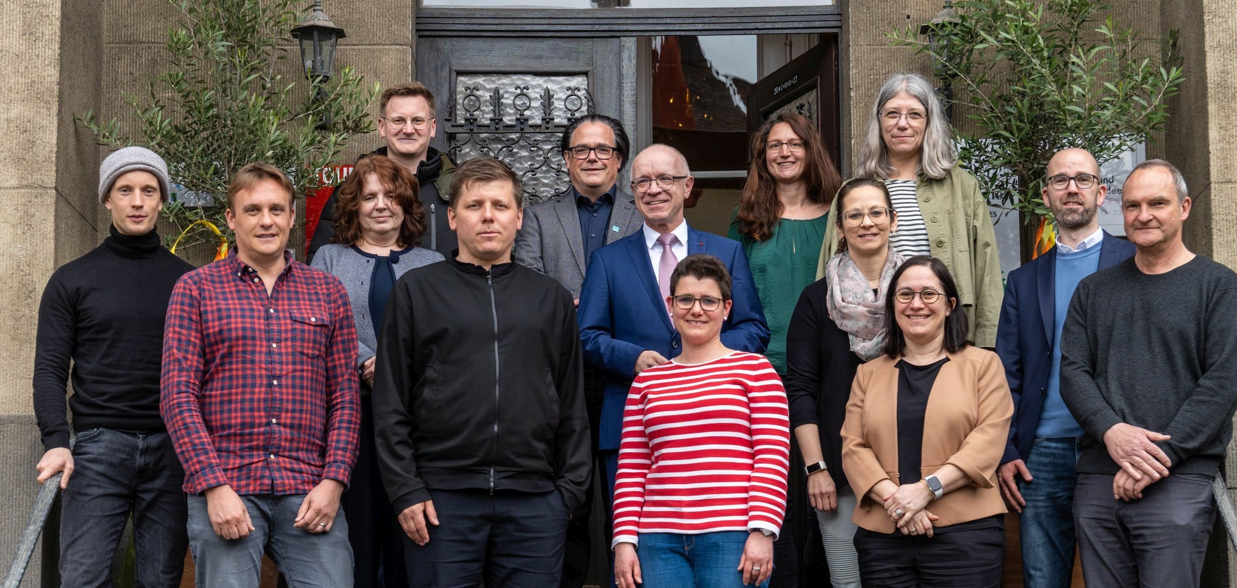 Die im Zuge der Neugestaltung der Bopparder Rheinallee neu gebildete Lenkungsgruppe bringt Vertreterinnen und Vertreter der Stadt Boppard, des Berliner Planungsbüros und verschiedener Behörden und Organisationen an einen Tisch. 