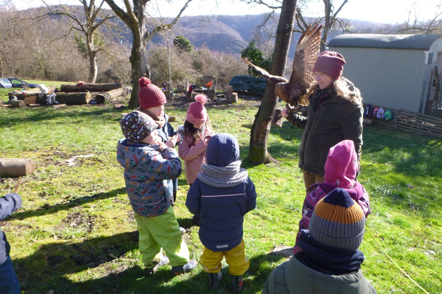 Ilona Preuß hatte sogar drei ausgestopfte Tiere zum Anschauen und Anfassen mitgebracht.