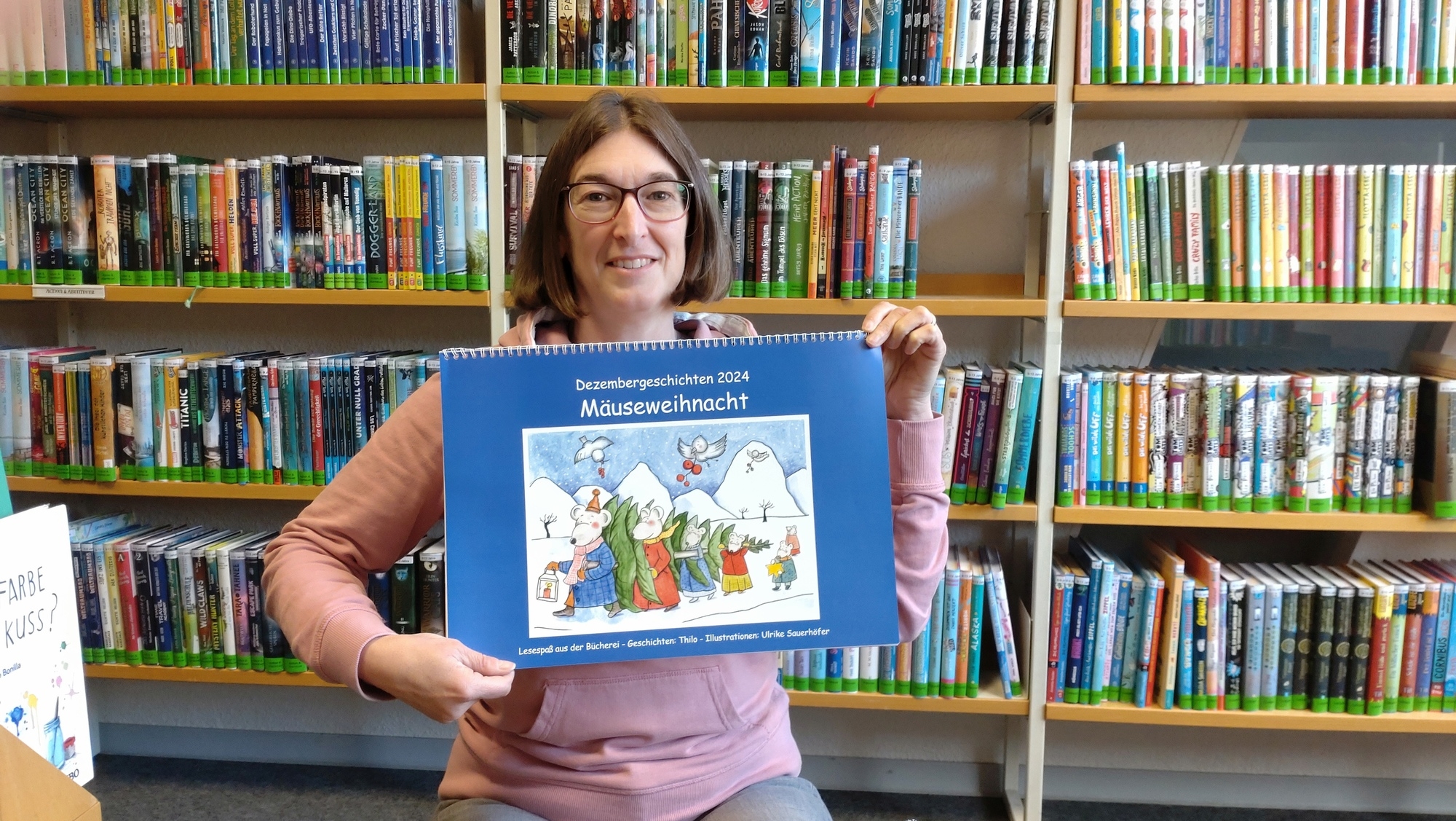 „Mäuseweihnacht“, so heißt der diesjährige Adventskalender mit Vorlesegeschichten für Kitakinder, hier präsentiert von Sabine Melzenbach, Stadtbücherei Boppard.