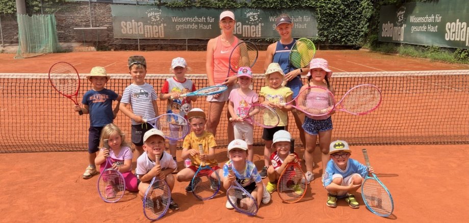 Beim Tenniscamp des TC Rot-Weiß Boppard lernten die Kinder der Bewegungs-Kita Weiler die Grundlagen des Tennisspielens kennen. 
