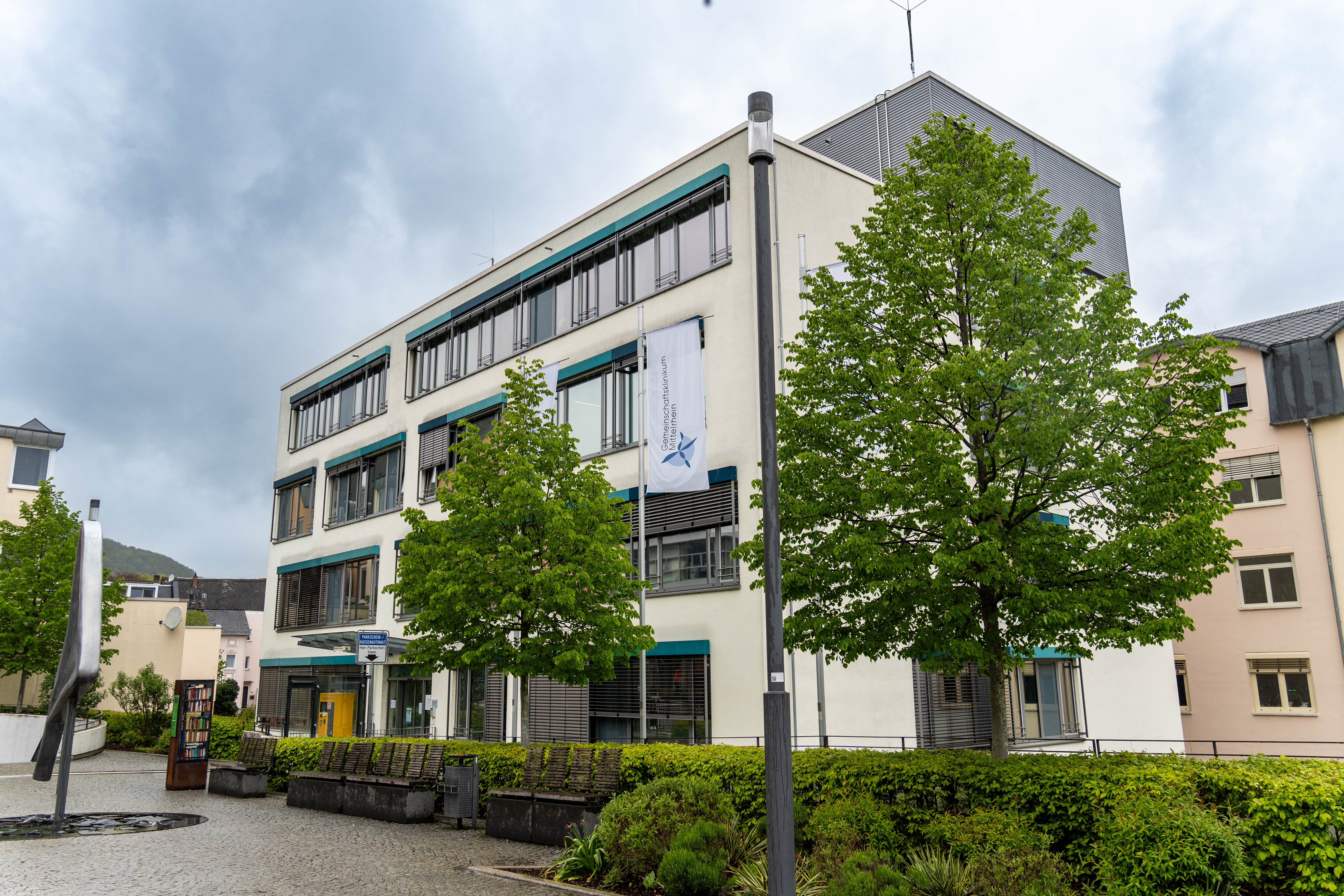 Der Stadtrat Boppard fasste einen Beschluss im Rahmen einer Sondersitzung am Donnerstag, 27. Juni 2024, mit dem Ziel, gemeinsam mit dem Rhein-Hunsrück-Kreis und der Stiftung „Hospital zum Heiligen Geist“ das bis Jahresende erwartete Defizit für das Bopparder Krankenhaus auszugleichen und damit den Krankenhausbetrieb bis Jahresende 2024 zu sichern. 