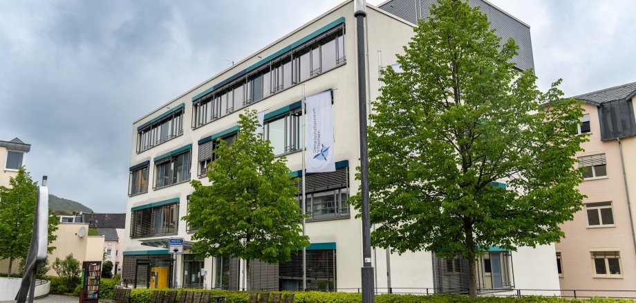 Der Kreistag hat in seiner Sitzung am 24. Juni 2024 einen Beschluss gefasst, um die Liquidität und damit die Fortführung des Bopparder Krankenhauses zu sichern. 