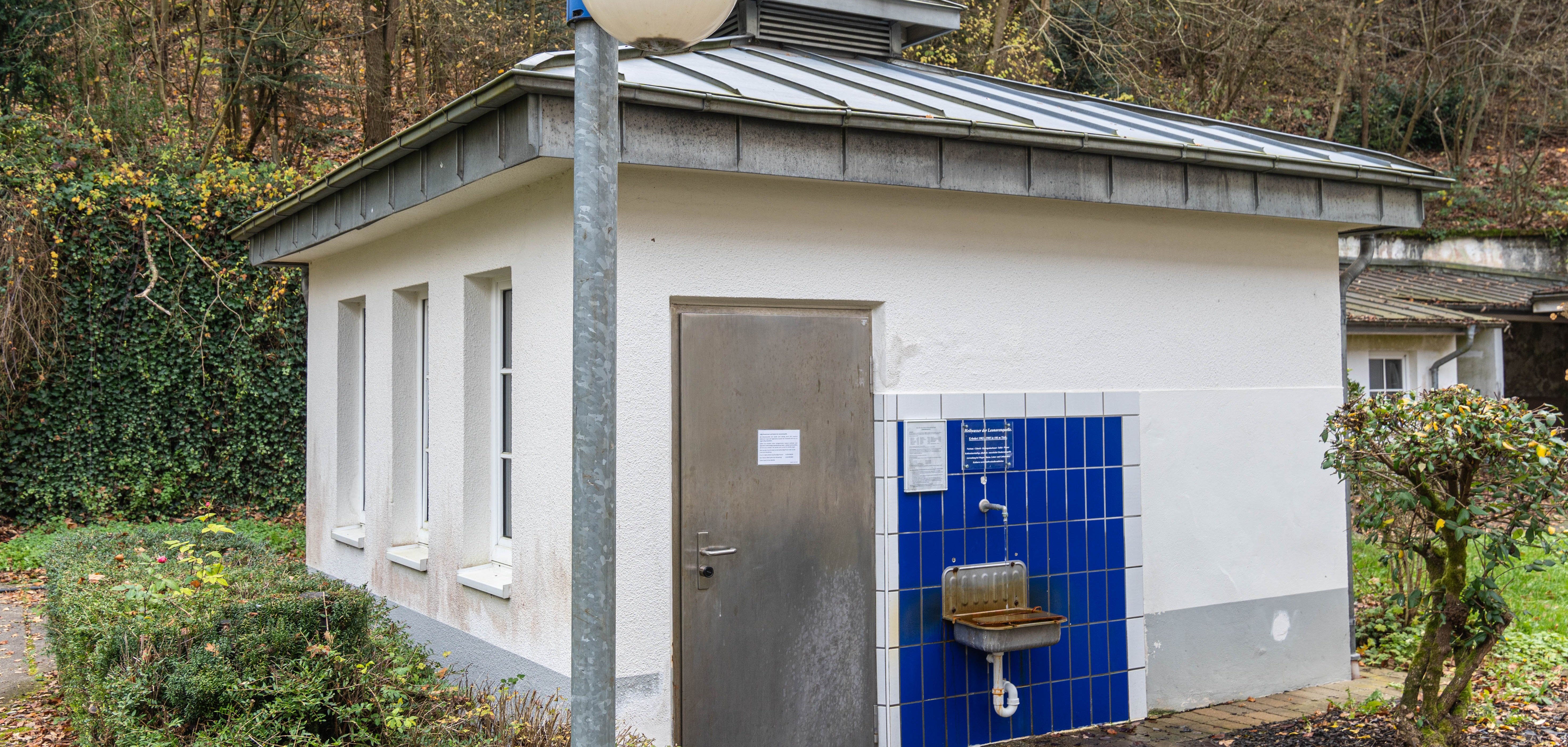 Wegen Leitungsarbeiten wird die Leonorenquelle ab dem 4. Dezember 2024 vorübergehend außer Betrieb genommen. 