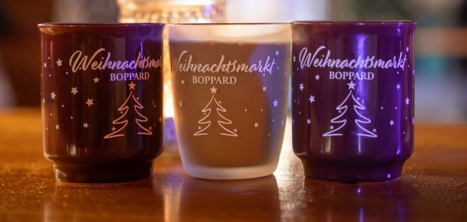Der Duft von Glühwein, gebrannten Mandeln und anderen Köstlichkeiten stimmt auf dem Bopparder Weihnachtsmarkt auf die Weihnachtszeit ein. Der Duft von Glühwein, gebrannten Mandeln und anderen Köstlichkeiten stimmt auf dem Bopparder Weihnachtsmarkt auf die Weihnachtszeit ein.