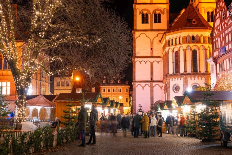 Auch in diesem Jahr verwandelt sich der historische Marktplatz in Boppard wieder in eine festliche Weihnachtswelt. 