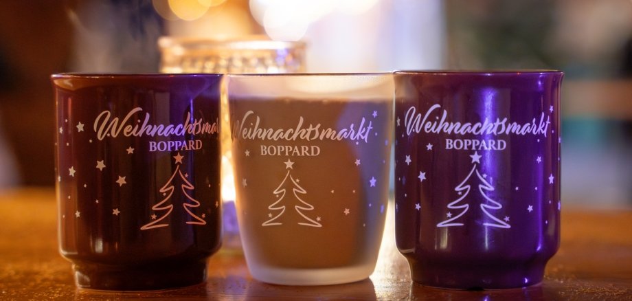 Glühwein auf dem Bopparder Weihnachtsmarkt Der Bopparder Weihnachtsmarkt bietet auch in diesem Jahr wieder eine festliche Atmosphäre. Ab sofort ist es möglich, sich für einen Standplatz anzumelden.