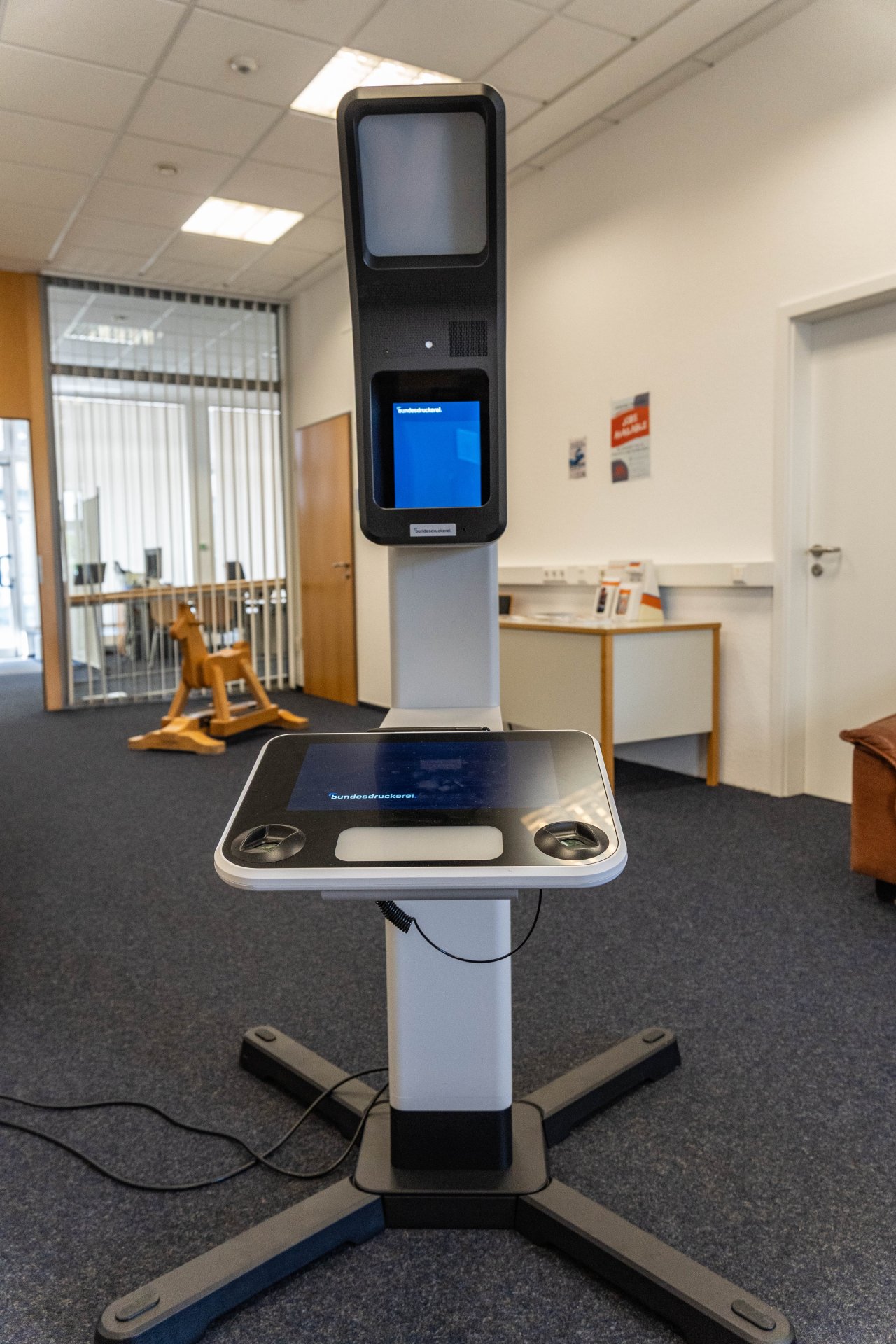 Mit dem neuen PointID-Gerät im Einwohnermeldeamt in Boppard wird der gesamte Antragsprozess für Ausweisdokumente deutlich einfacher und schneller.