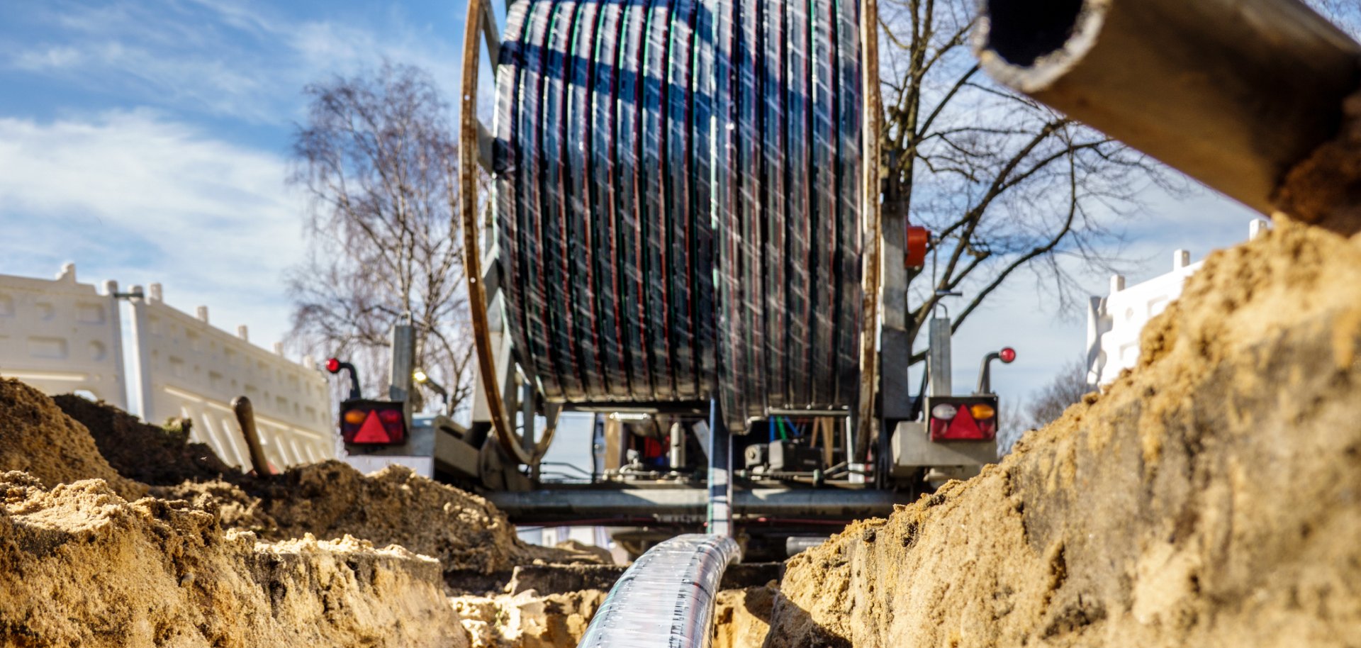Im Zuge des Glasfaserausbaus werden ab Montag, 16. Juni 2025, in der „Binger Gasse“ in Boppard neue Leitungen verlegt. 