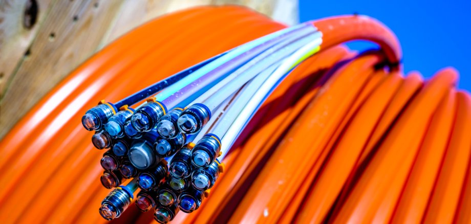 Glasfaserausbau in Boppard-Weiler: Arbeiten in der Straße „Zur Peterskirche“ haben begonnen. Die Bushaltestelle kann zeitweise nicht angefahren werden.