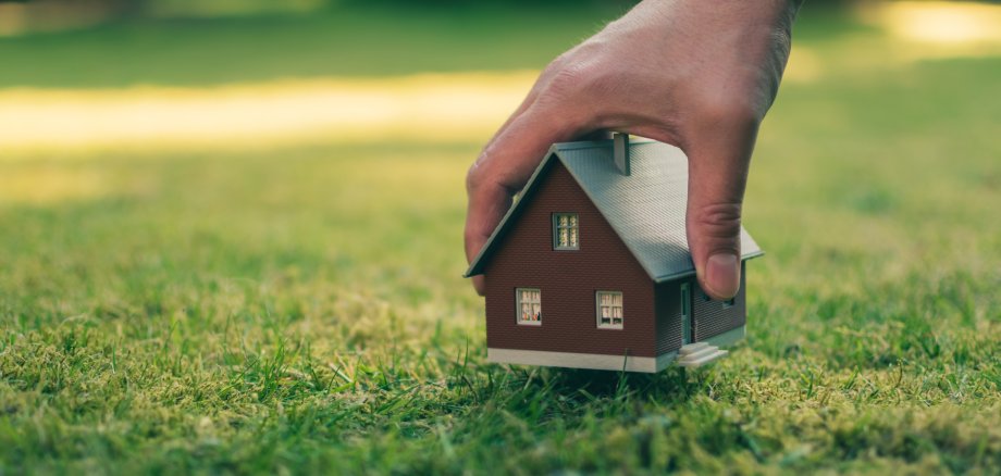 Die Stadt Boppard bietet ein Baugrundstück in Oppenhausen Auf dem Kirchenflur 10 zum Verkauf an. Bewerbungen sind ab sofort möglich.