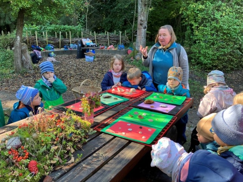 Legt man die Pilzhüte auf buntes Papier hinterlassen sie über Nacht  einen Sporenabdruck in ihrer eigenen Farbe. 