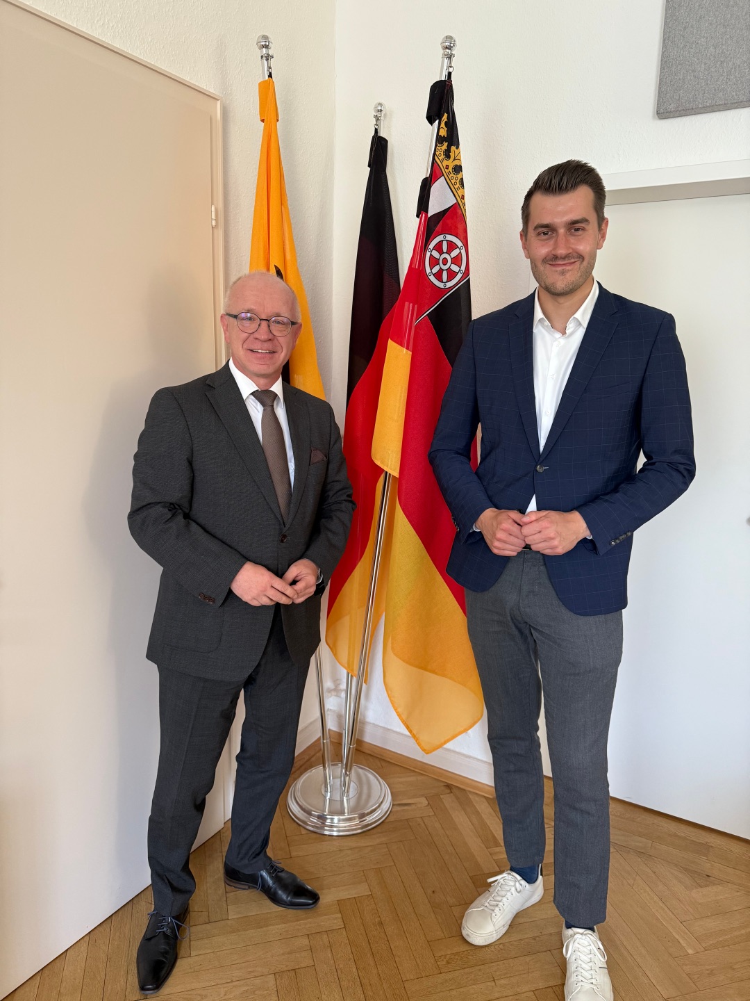 Zu einem ersten offiziellen Austausch trafen sich der Bundestagsabgeordnete Julian Joswig (Bündnis 90/Die Grünen) und der Bürgermeister der Stadt Boppard, Jörg Haseneier, im Bürgermeisterbüro in der Stadtverwaltung Boppard.