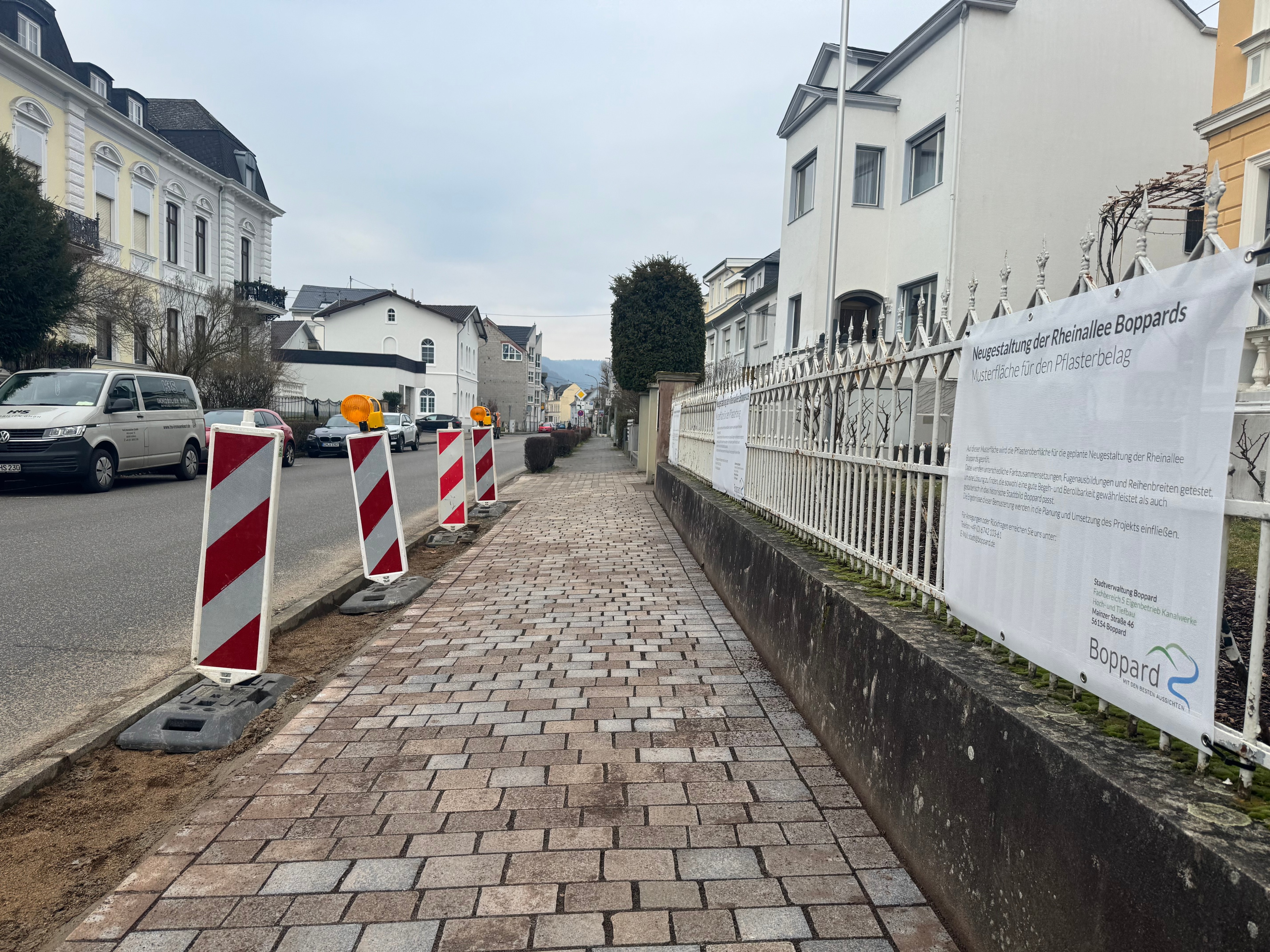 Die Musterfläche an der Mainzer Straße vor der Stadtverwaltung Boppard dient dazu, mögliche künftige Beläge für die Bopparder Rheinallee zu testen. 