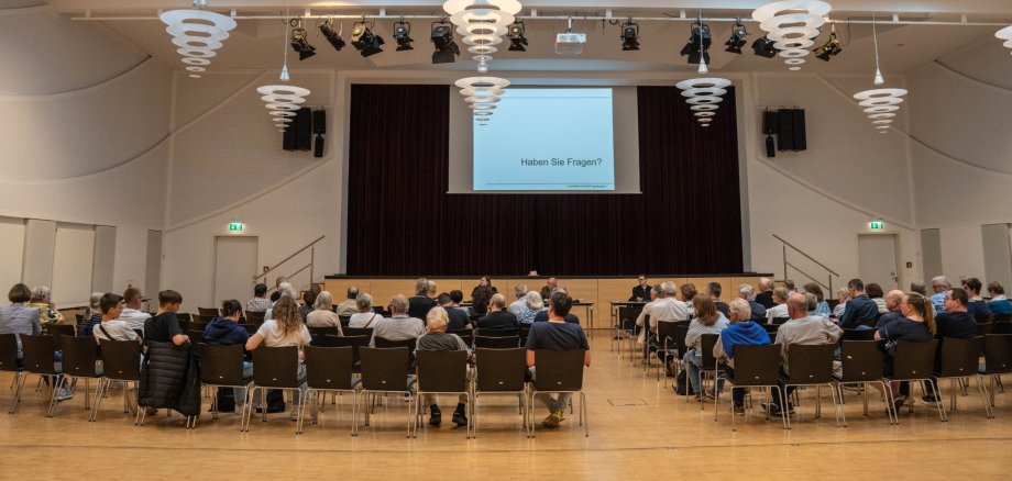 Rund 70 Bürgerinnen und Bürger waren zum Workshop in die Stadthalle Boppard gekommen, um sich intensiv mit dem Integrierten städtebaulichen Entwicklungskonzept für die Innenstadt/Rheinallee auseinanderzusetzen. 