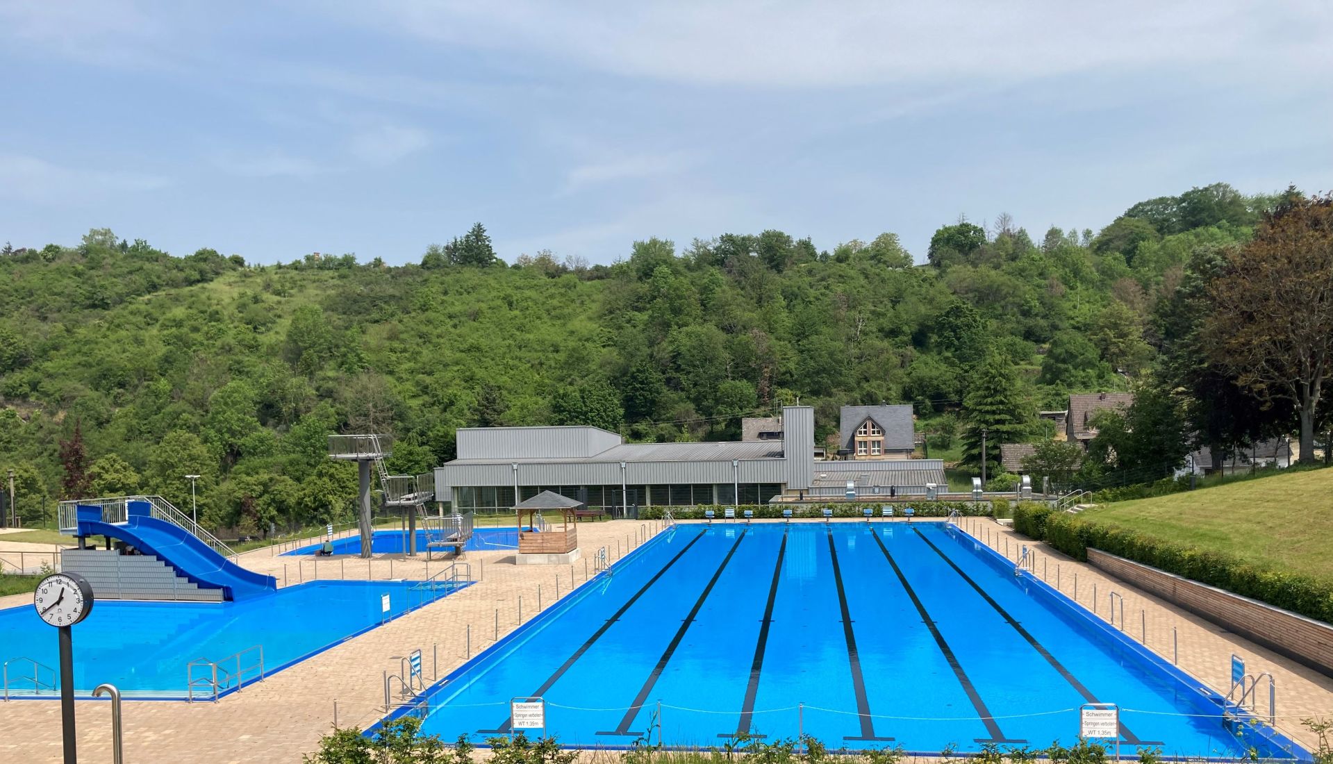 Aus betrieblichen Gründen öffnet das Thermalfreibad ab Montag, 7. Juli 2025, eine Stunde später. 