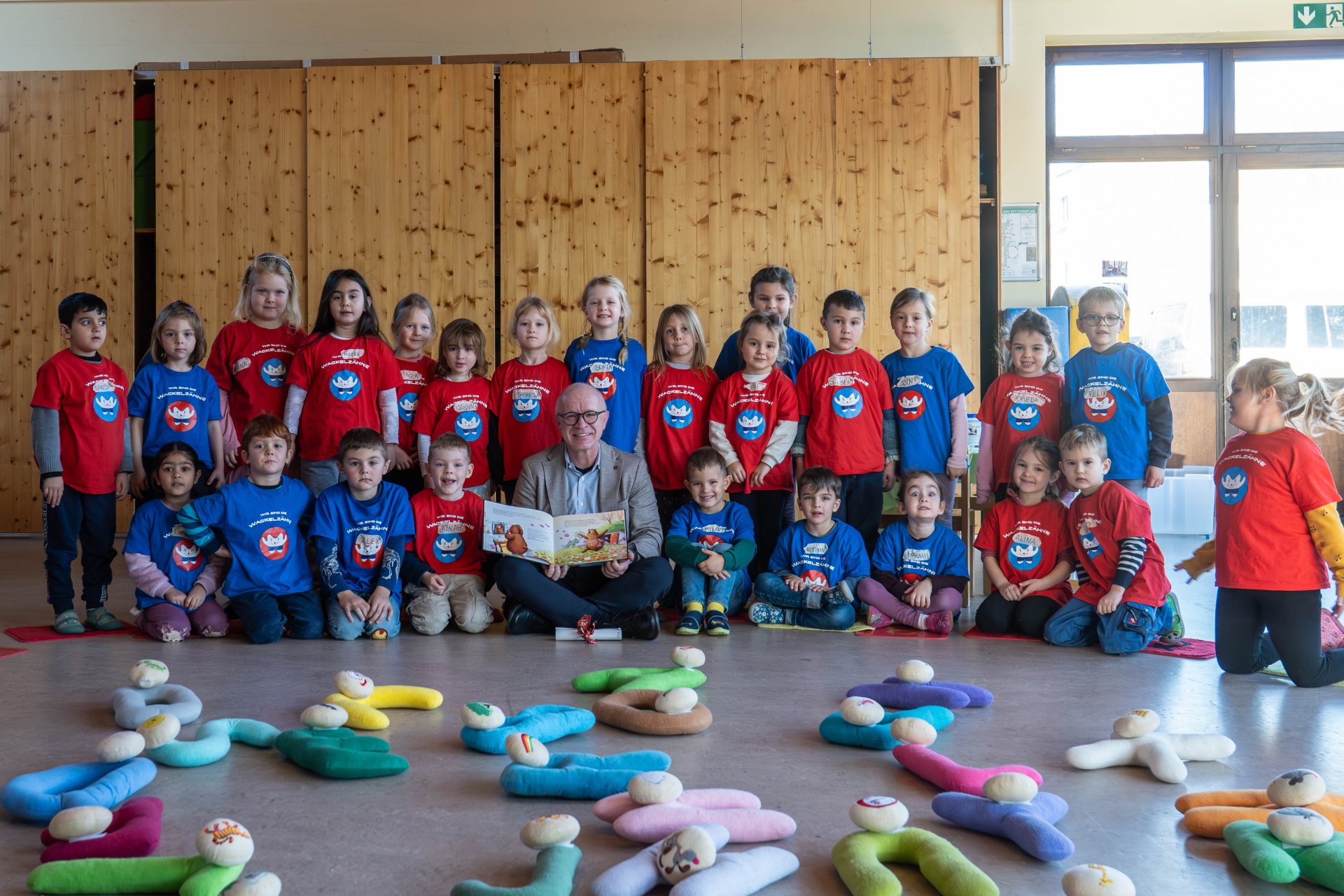 Zum bundesweiten Vorlesetag war Boppards Bürgermeister Jörg Haseneier in der städtischen Kita „Abenteuerland“ in Buchholz zu Gast und las den Vorschulkindern eine spannende Geschichte vor. 