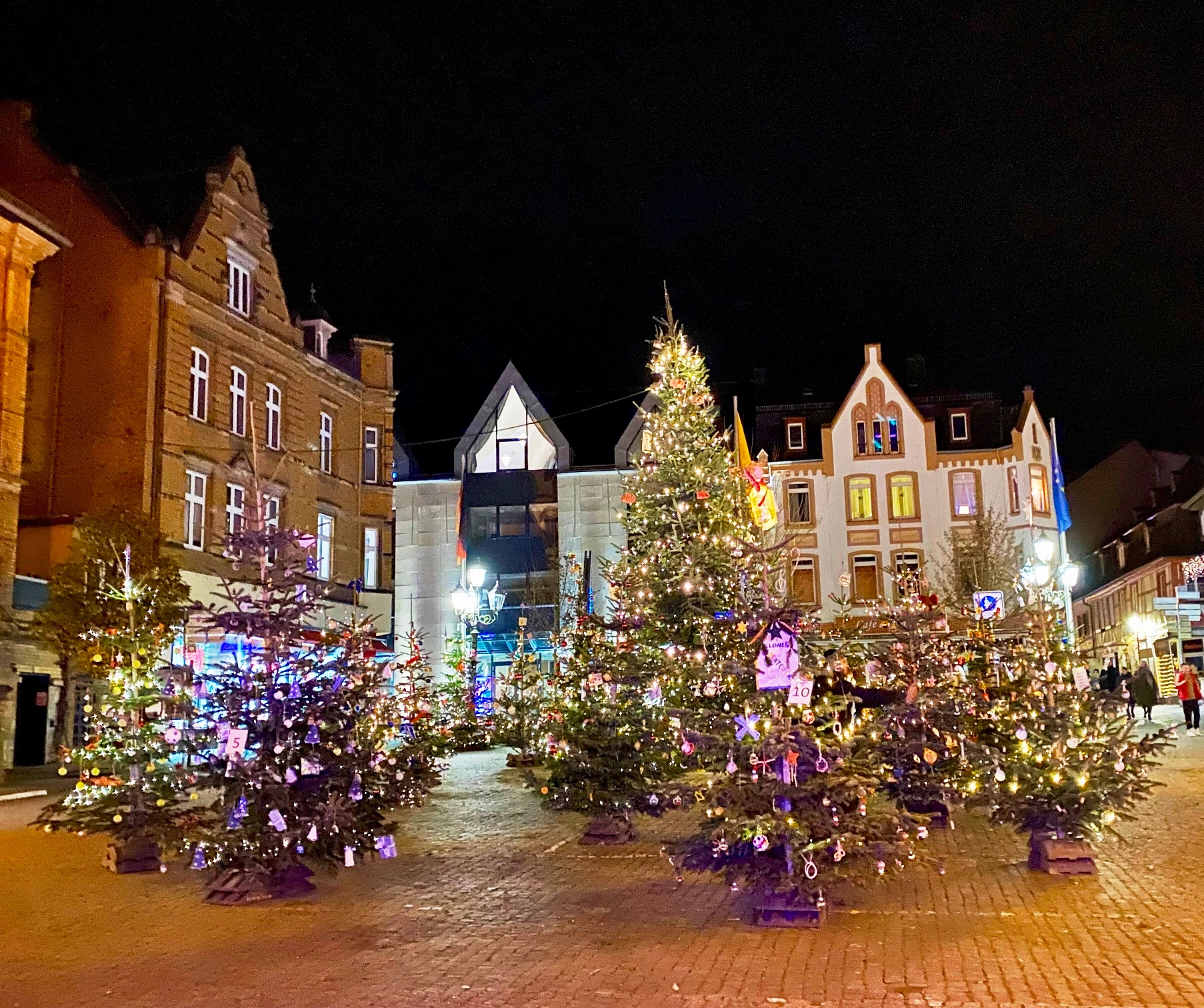Der Winterwald war im vergangenen Jahr eines der Highlights des Bopparder Weihnachtsmarkts. Vereine und Einrichtungen, die in diesem Jahr einen Baum schmücken und gestalten möchten, können sich noch bis Ende Oktober anmelden.