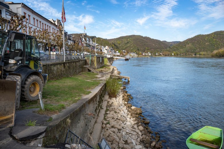 Die Rheinufermauer in Boppard ist in die Jahre gekommen und teilweise nicht mehr standsicher. Sie muss umfassend saniert werden. Die Rheinufermauer in Boppard ist in die Jahre gekommen und teilweise nicht mehr standsicher. Sie muss umfassend saniert werden.