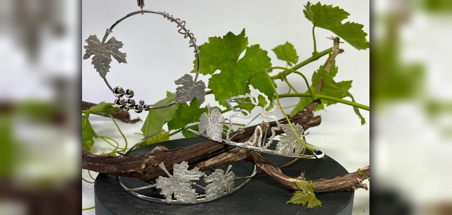 Krone sucht Weinhoheit: Wenn Du Lust hast, die Stadt Boppard, die Bopparder Winzer, das Weltkulturerbe Oberes Mittelrheintal und das Weinanbaugebiet Mittelrhein als Weinhoheit zu repräsentieren, dann bewirb dich jetzt. Krone sucht Weinhoheit: Wenn Du Lust hast, die Stadt Boppard, die Bopparder Winzer, das Weltkulturerbe Oberes Mittelrheintal und das Weinanbaugebiet Mittelrhein als Weinhoheit zu repräsentieren, dann bewirb dich jetzt.
