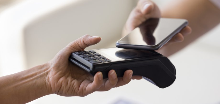 Als Schwerpunktthema des nächsten Treffens ist vorgesehen, über das Bezahlen mit Smartphone und Co. zu sprechen.