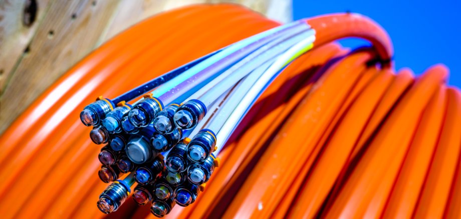 Aufgrund von Glasfaserverlegearbeiten wird die Ringstraße im Bopparder Ortsbezirk Holzfeld in Höhe Hausnummer 1 bis 5 von Dienstag bis Donnerstag, 7. bis 10. April 2026, voll gesperrt. 