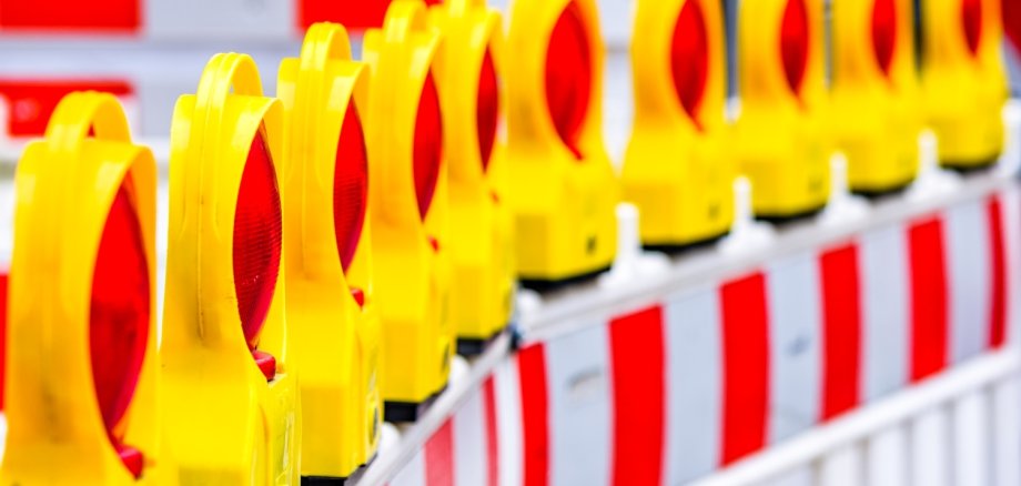 Aufgrund von Kampfmittel-Sondierungsarbeiten werden alle Parkplätze in der Rheinallee zwischen Burgstraße (Fähranleger) und Kaiser-Otto-Straße zeitweise beidseitig gesperrt.