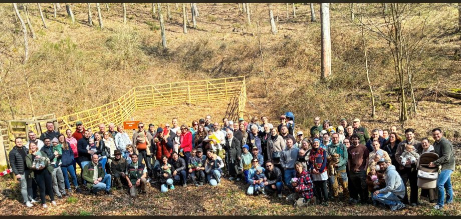 Mit einer großen Gruppe wurden im Bopparder Hochzeits- und Kinderwald am Samstag, 21. März 2026, wieder Bäume gepflanzt für im Jahr 2025 geschlossene Ehen und geborene Kinder. Die Aktion wird organisiert von Stadt und Forstamt Boppard. Mit einer großen Gruppe wurden im Bopparder Hochzeits- und Kinderwald am Samstag, 21. März 2026, wieder Bäume gepflanzt für im Jahr 2025 geschlossene Ehen und geborene Kinder. Die Aktion wird organisiert von Stadt und Forstamt Boppard.