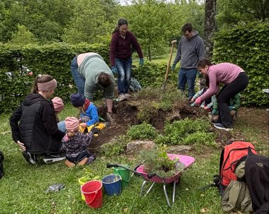 Ab dem Mittag verwandelte sich das Winkelholz in eine bunte Mitmach-Baustelle. Ab dem Mittag verwandelte sich das Winkelholz in eine bunte Mitmach-Baustelle.