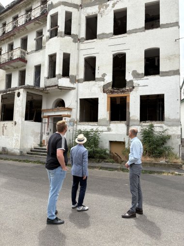 Gemeinsam mit dem Bürgermeister der Stadt Boppard, Jörg Haseneier, und dem Ersten stellvertretenden Ortsvorsteher von Bad Salzig, Nils Keßler, verschaffte sich Landrat Volker Boch vor Ort ein Bild von der Lage.