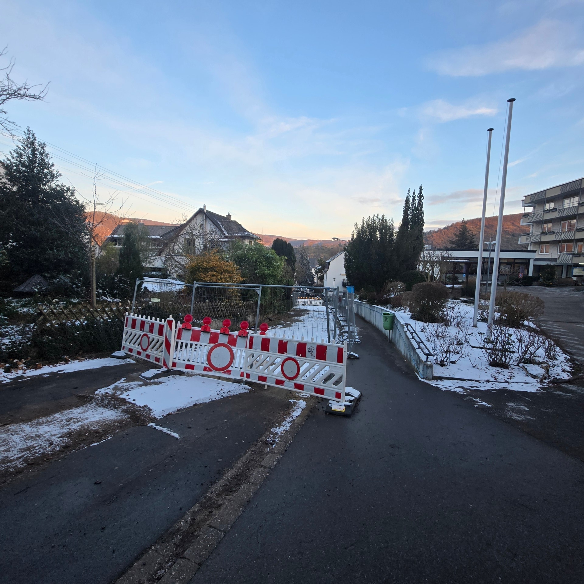 Die zur Sicherstellung der Wasserversorgung notwendigen Arbeiten an der beschädigten Transportleitung konnten bereits erfolgreich abgeschlossen werden.