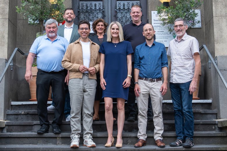 Der SPD-Fraktion im Stadtrat Boppard gehören an Jürgen Poersch (links), Umut Kurt (3. von links, von links), Soula von Grapow, Sandra Porz (Fraktionsvorsitzende), Sascha Minning und Andreas Nick. Kevin Windheuser (2. von links) hat mit seiner Wahl zum Beigeordneten sein Stadtratsmandat an Hubert Gipp (rechts) übergeben.