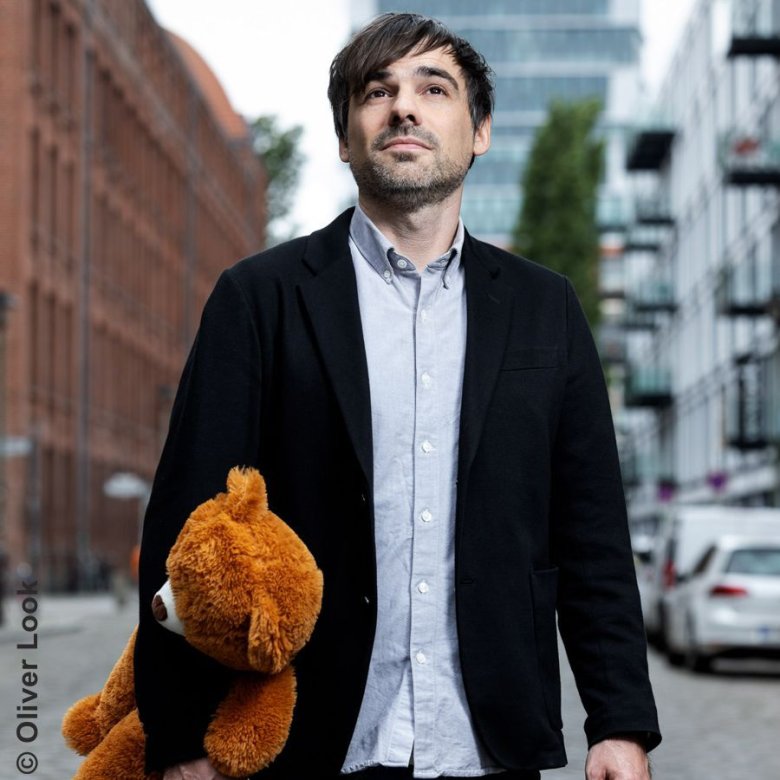 Kabarettist Sebastian Lehmann bietet mit seinem Programm „Elternzeit“ beste Unterhaltung.