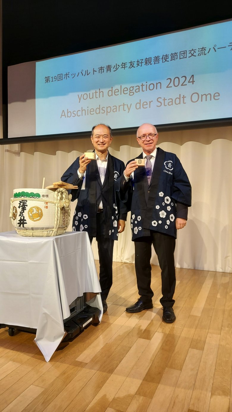 Bürgermeister Jörg Haseneier und Bürgermeister Toshiaki Ohsemachi beim Abschiedsabend Bürgermeister Jörg Haseneier und Bürgermeister Toshiaki Ohsemachi beim Abschiedsabend