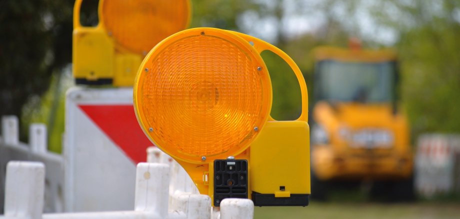 Aufgrund von Kanalsanierungsarbeiten wird die Kirchstraße von der Einmündung der K 126 bis Ortsende voll gesperrt. Aufgrund von Kanalsanierungsarbeiten wird die Kirchstraße von der Einmündung der K 126 bis Ortsende voll gesperrt.